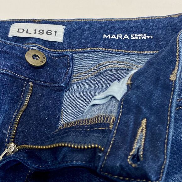 DL1961 Mara Straight Ankle Blue Jeans Size 26P W26 L25 Frayed Raw Hem Distressed - Picture 7 of 12
